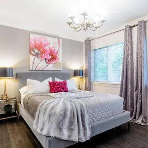 Downtown Luxury Victorian Retreat **** Toronto