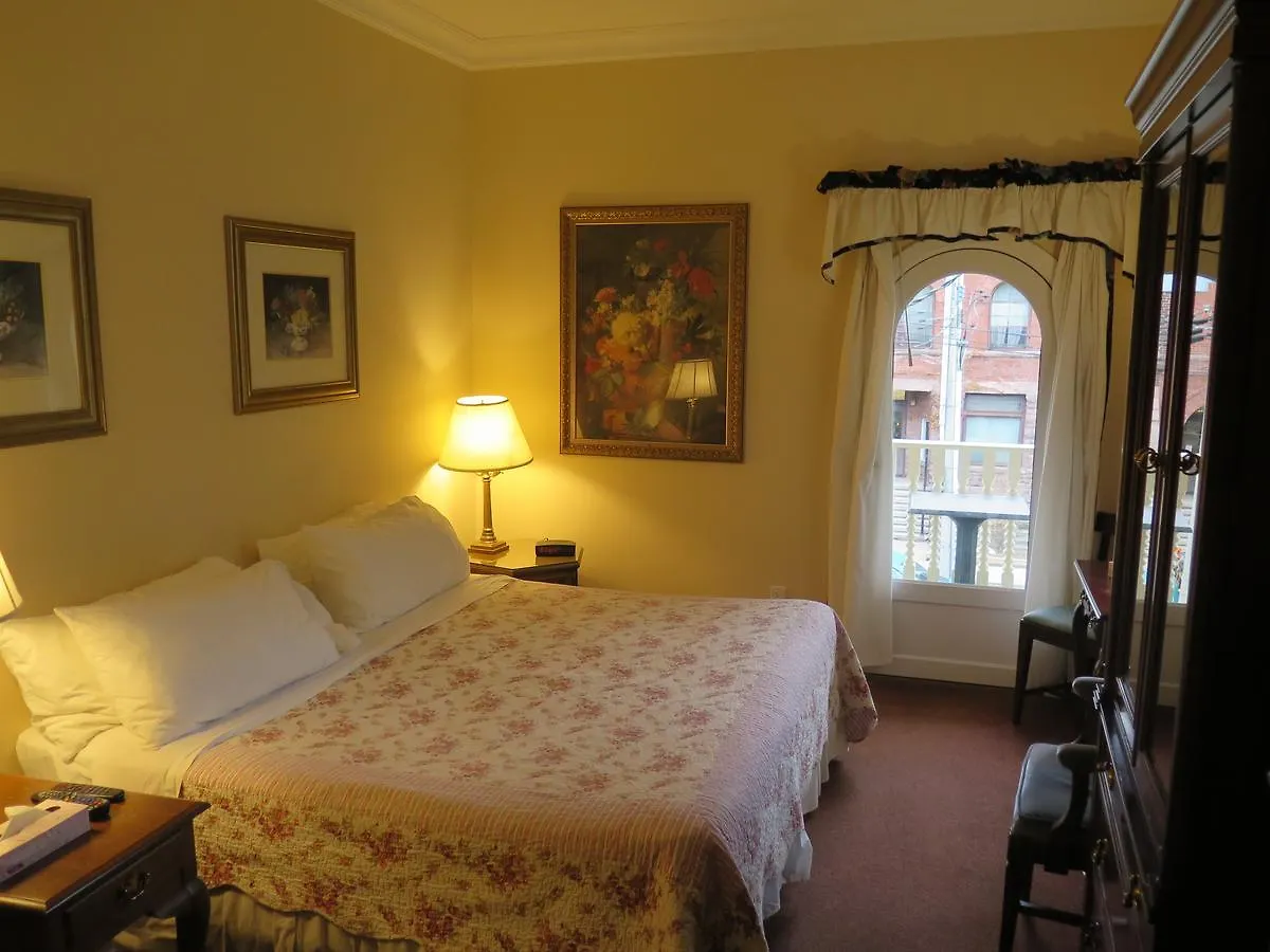 Madison Manor Boutique Hotel Toronto 2*,